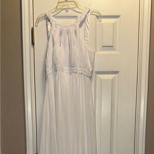Elegant White Sleeveless Dress